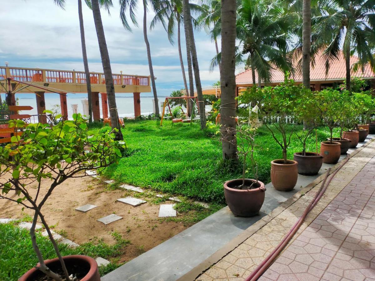 Hon Rom Central Beach Resort Mui Ne Exterior foto